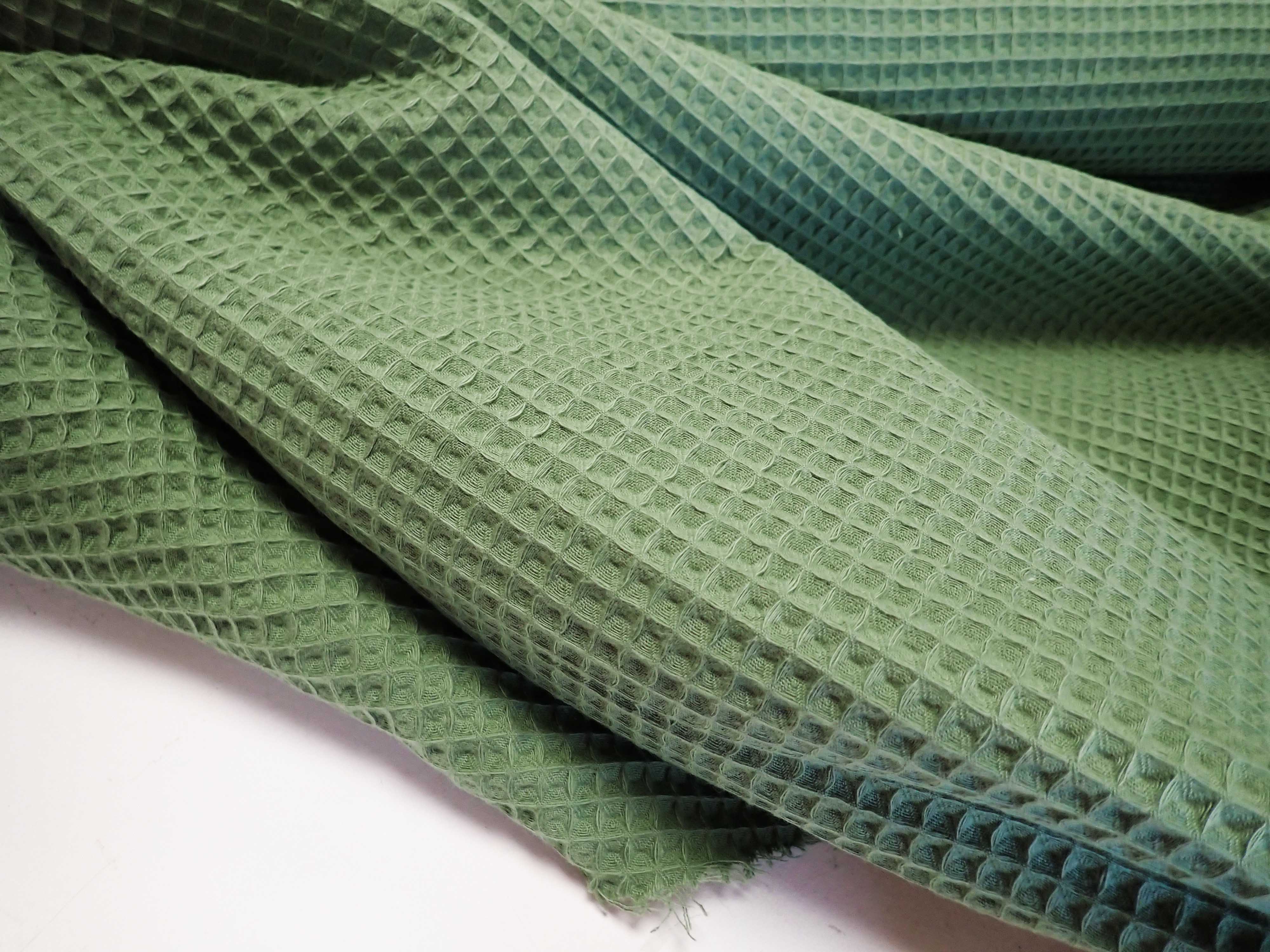 LÁTKA - VAFLE - OLIVOVĚ ZELENÁ