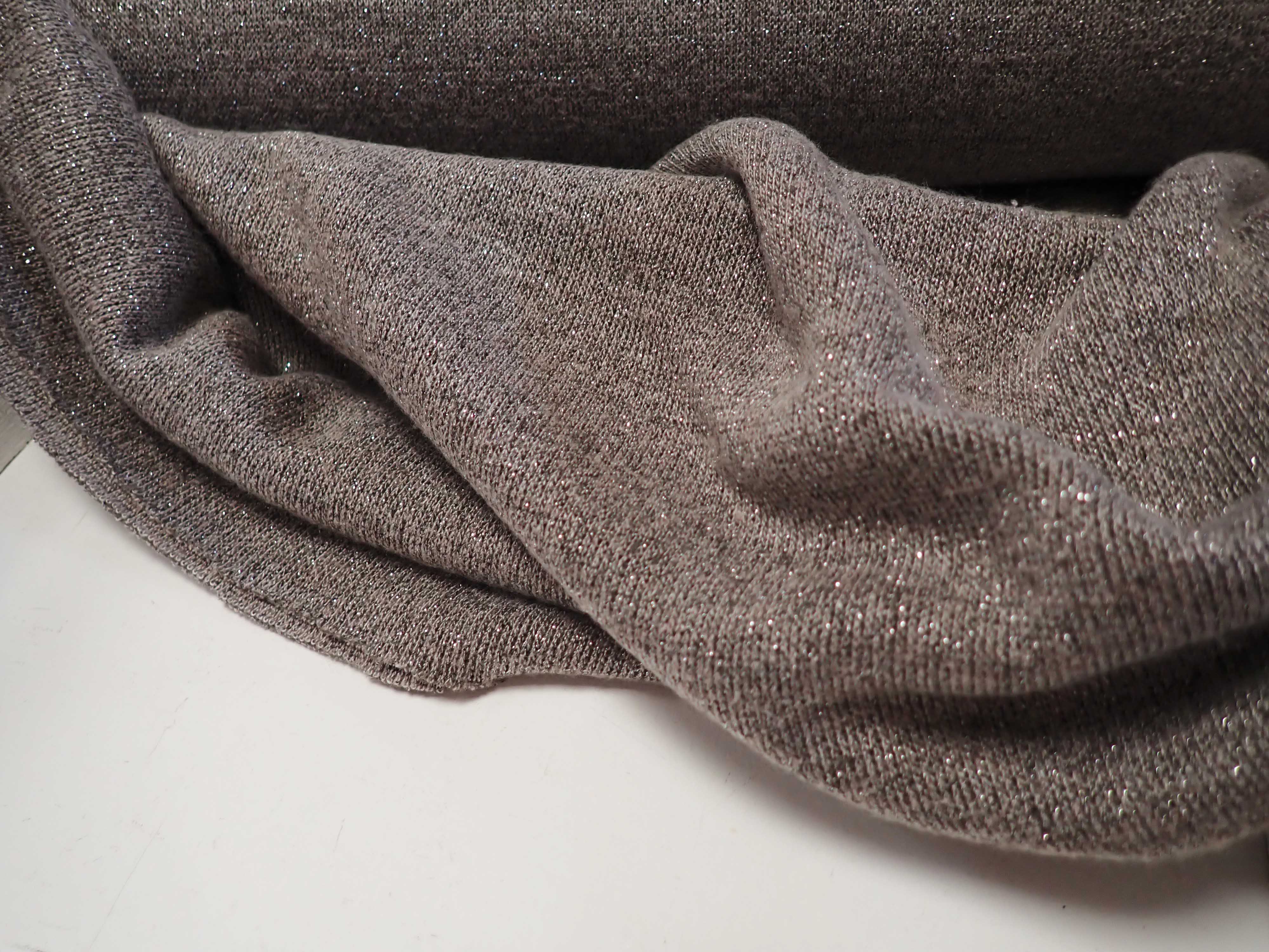  SVETROVINA - ŠEDÁ + STŘÍBRNÉ NITKY