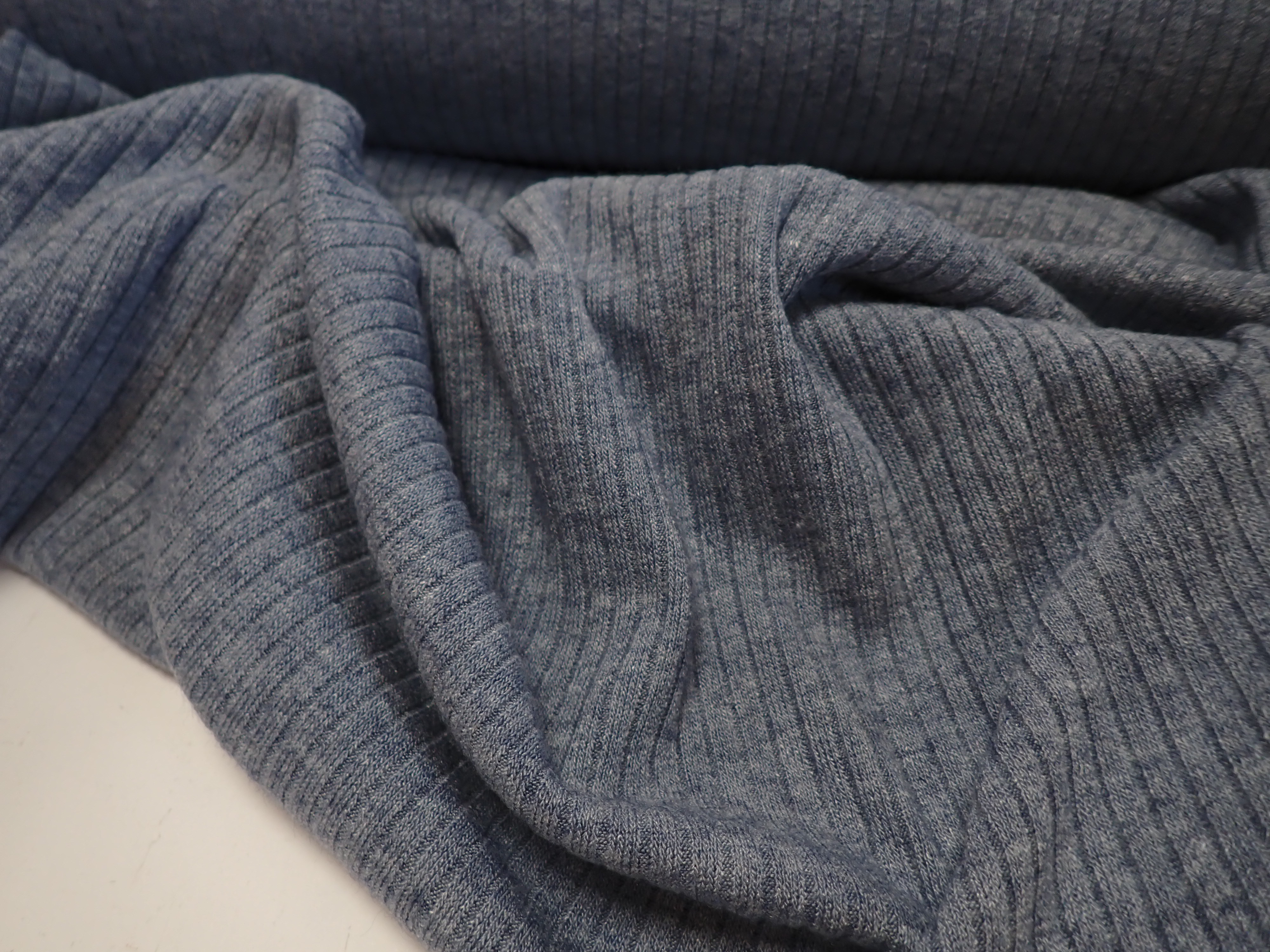 SVETROVINA - OCELOVĚ MODRÁ - RIB