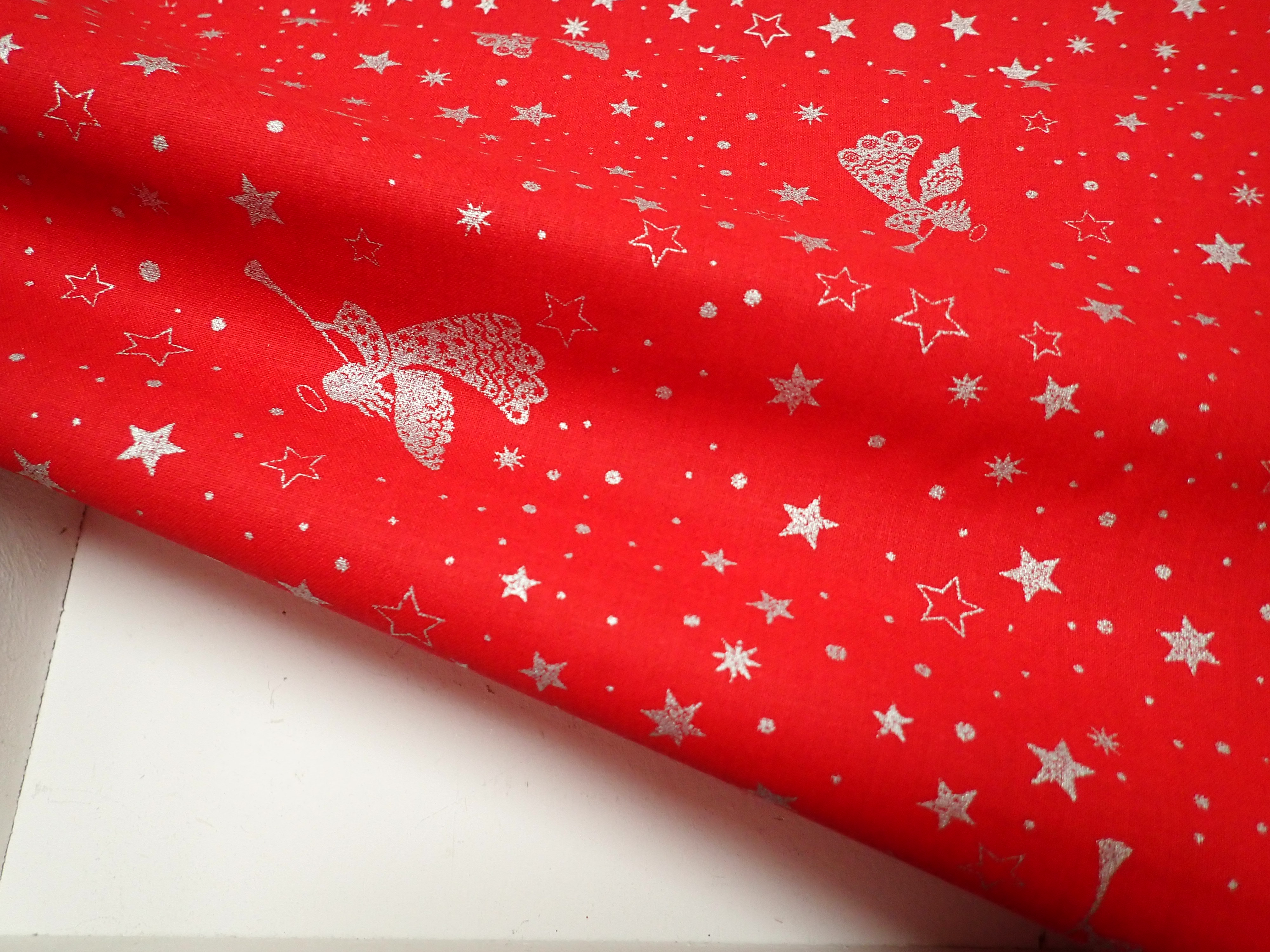 LÁTKA - VÁNOČNÍ - ČERVENÁ + STŘÍBRNÍ ANDÍLCI 