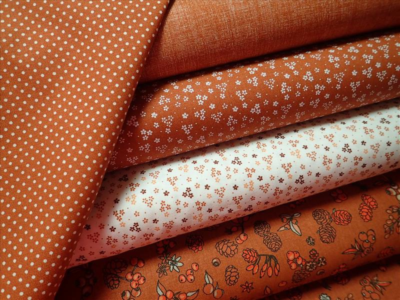 LÁTKA - SKOŘICOVÁ + BÍLÝ  PUNTÍK