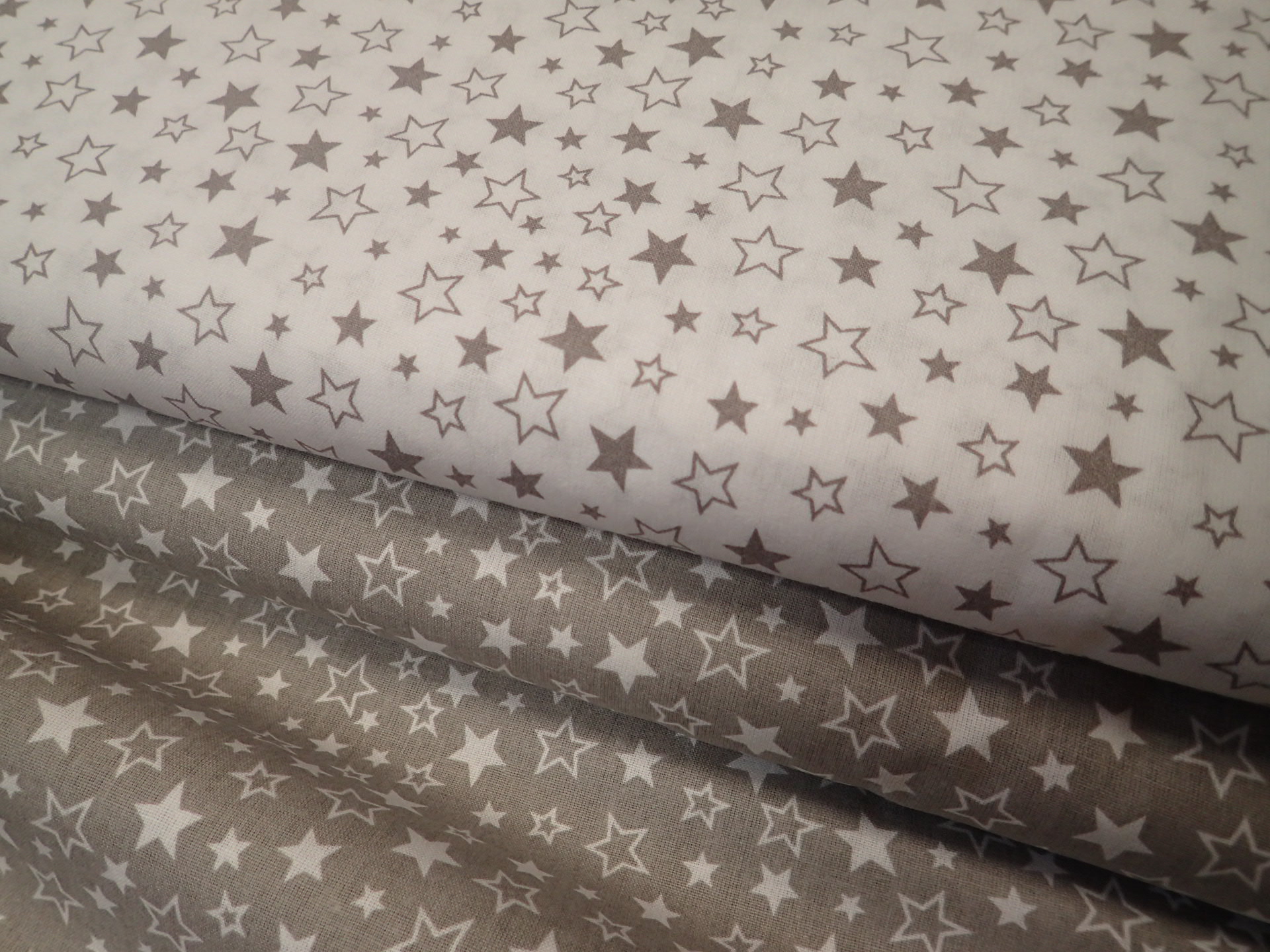 LÁTKA - BÍLÁ + ŠEDÉ HVĚZDIČKY