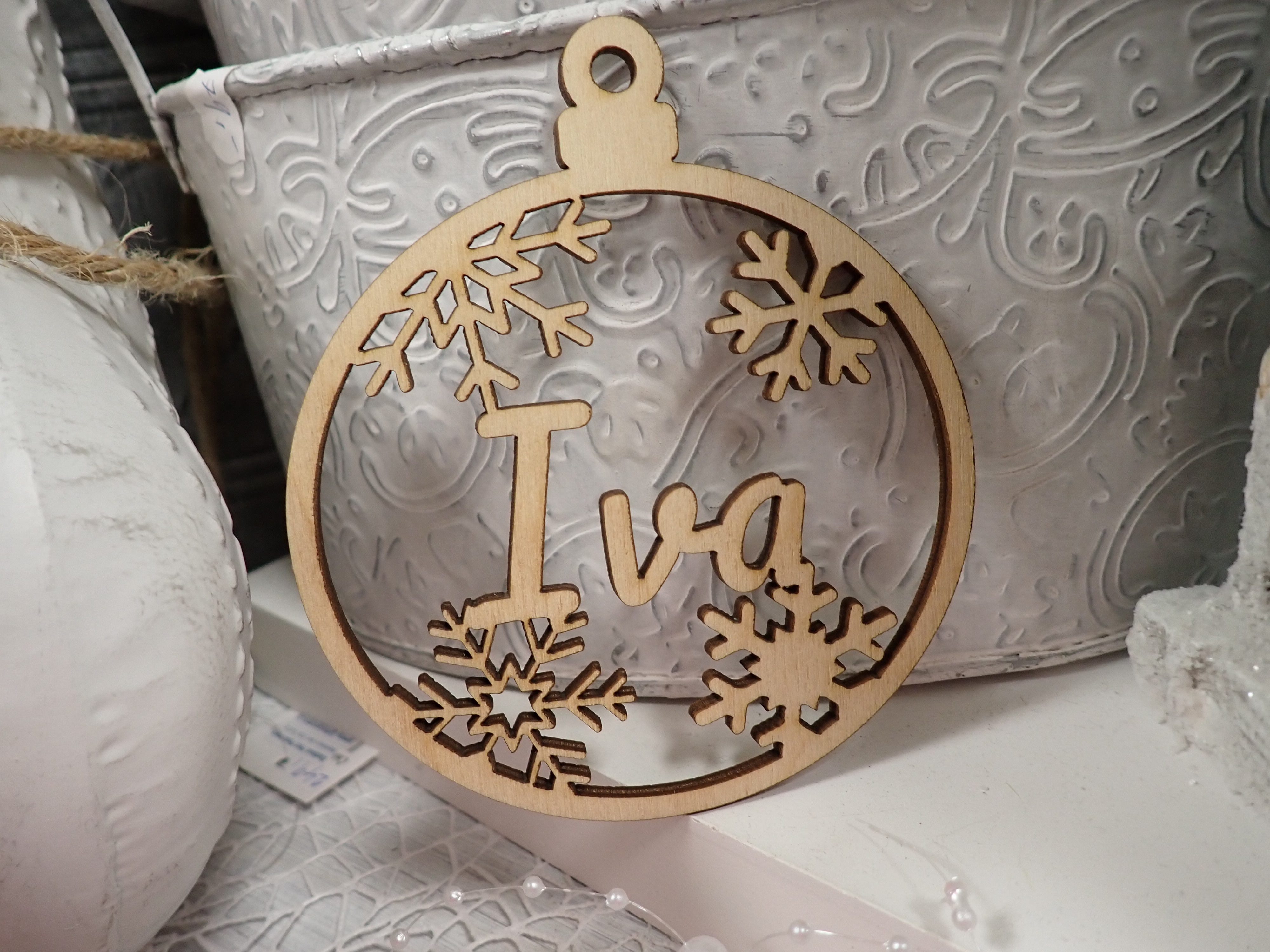 NÁPIS - KOULIČKA - IVA