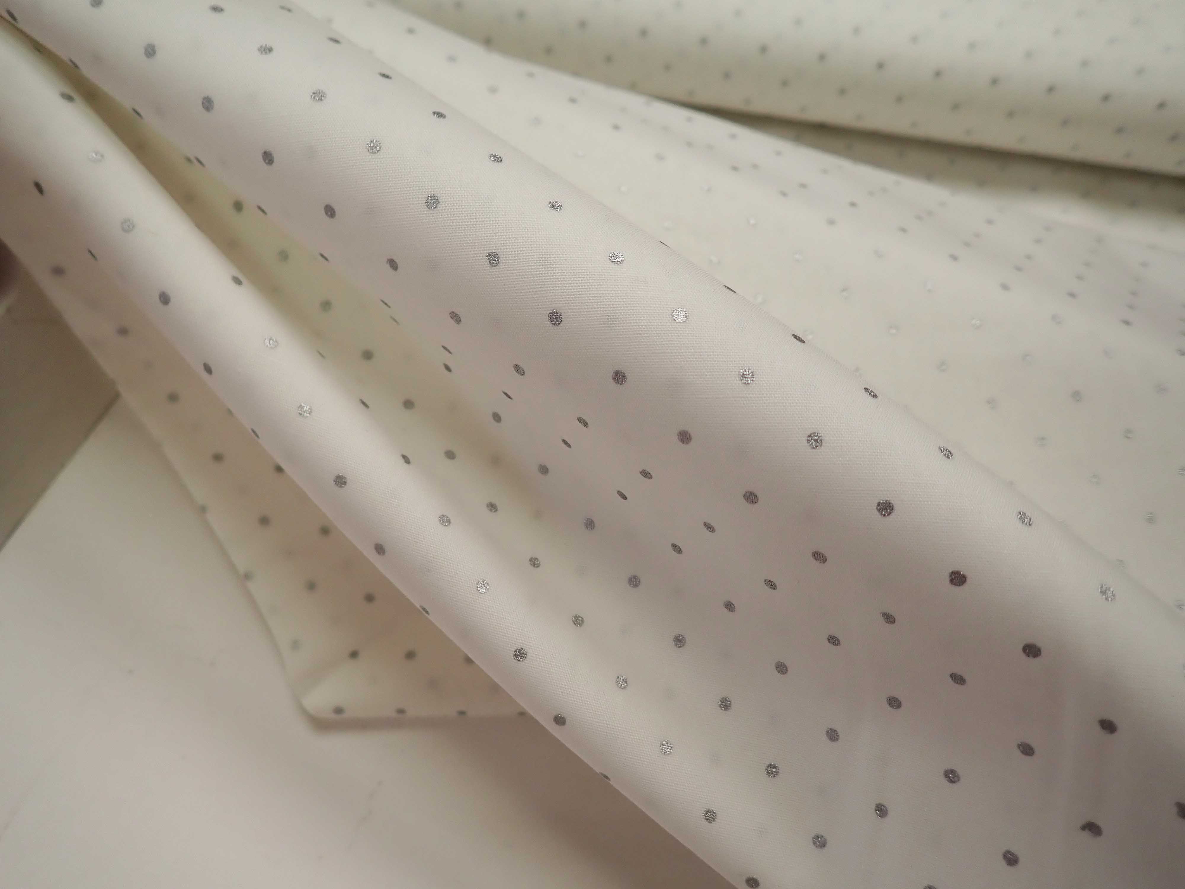 LÁTKA - VÁNOČNÍ - STŘÍBRNÉ PUNTÍKY