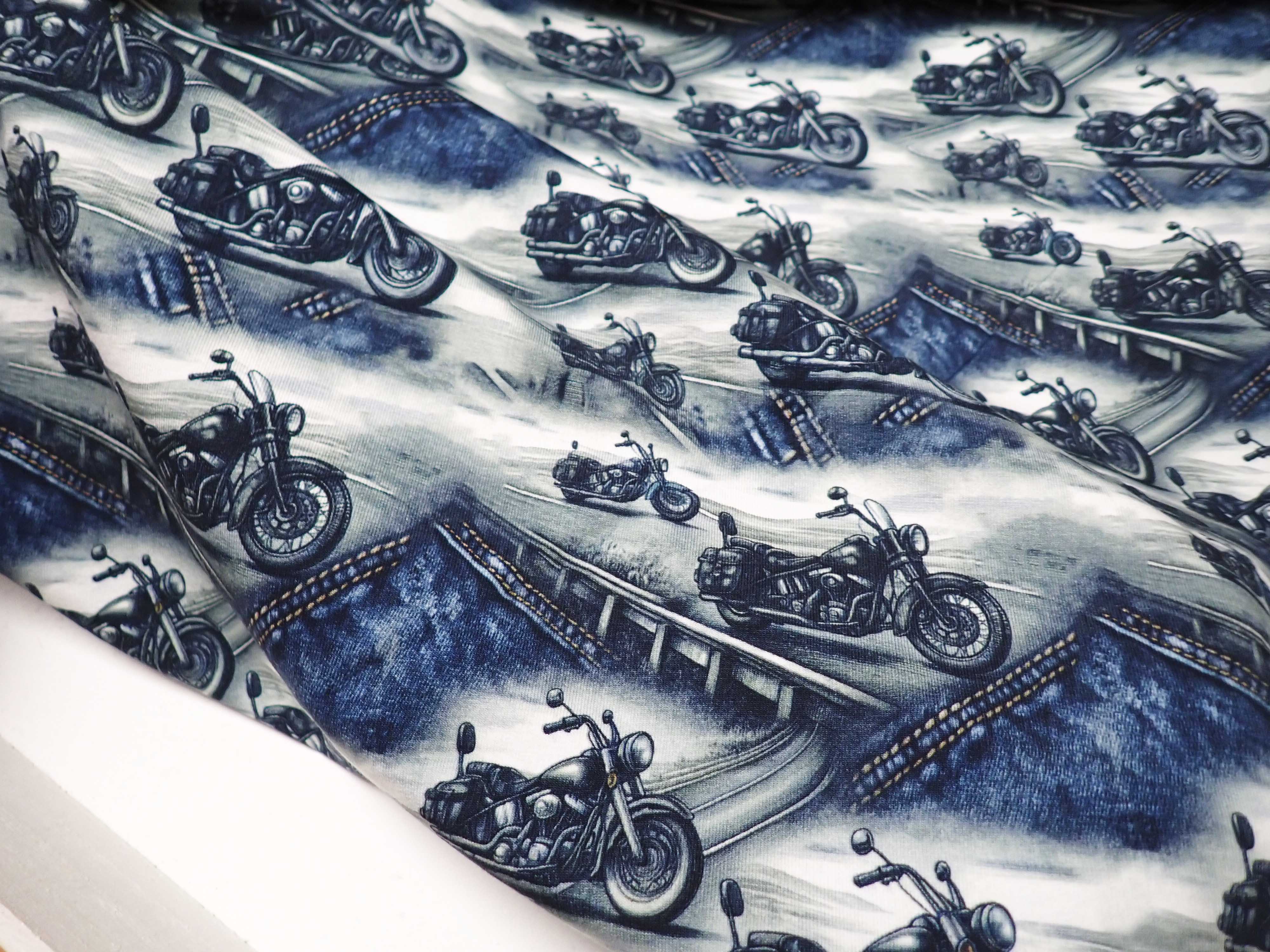 LÁTKA - TEPLÁKOVINA - FOTOTISK - MOTORKY