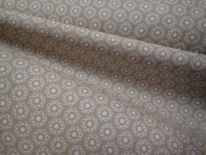 LÁTKA - BÉŽOVÁ + BÍLÉ KYTIČKY