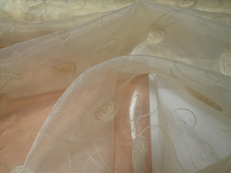 LÁTKA - VÁNOČNÍ - ORGANZA - KRÉMOVÁ + ZLATÉ LÍSTEČKY