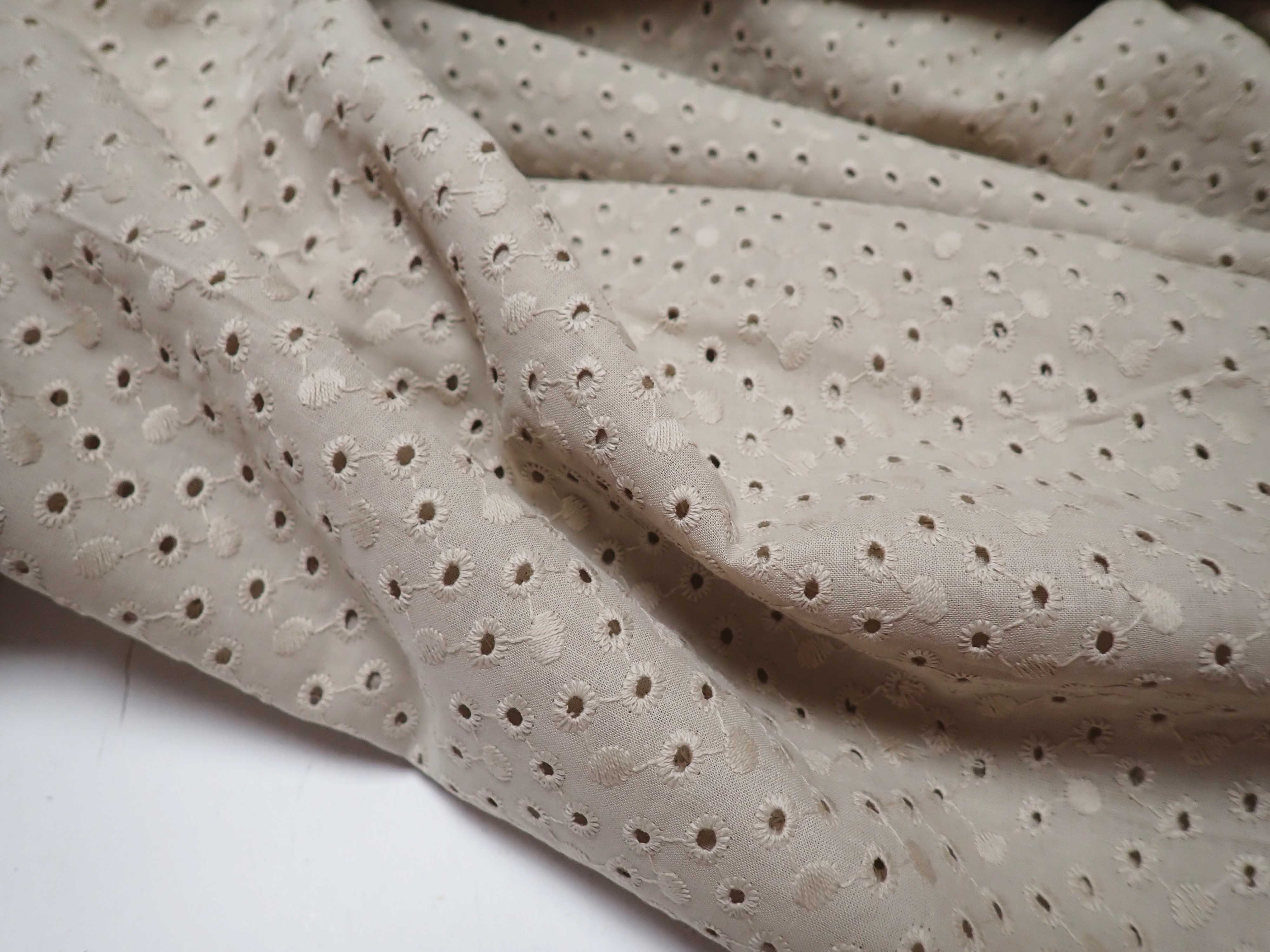 LÁTKA - MADEIRA - BÉŽOVÁ