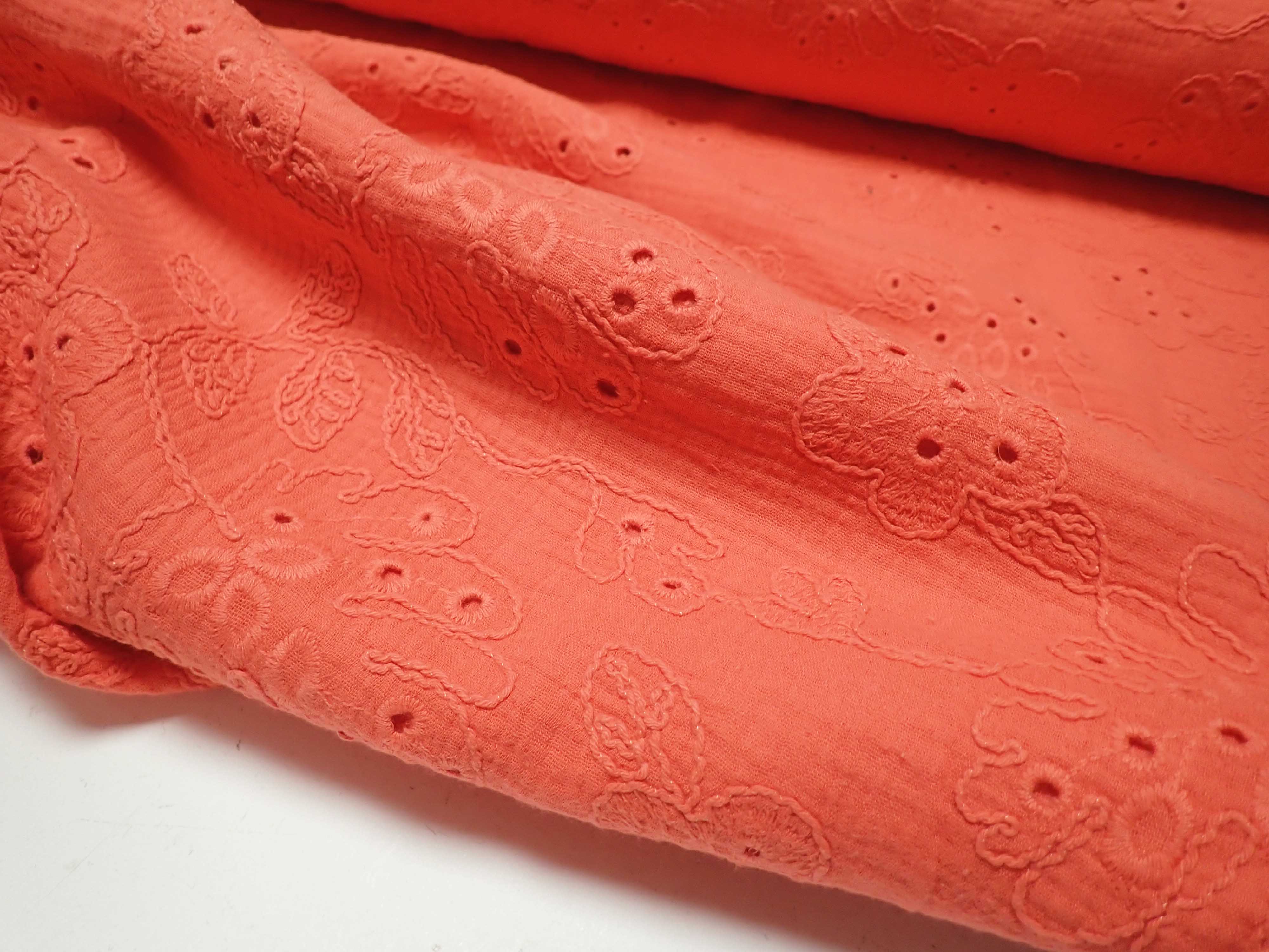 DVOJITÁ GÁZOVINA - MUŠELÍN - VYŠÍVANÁ - KORÁLOVÁ