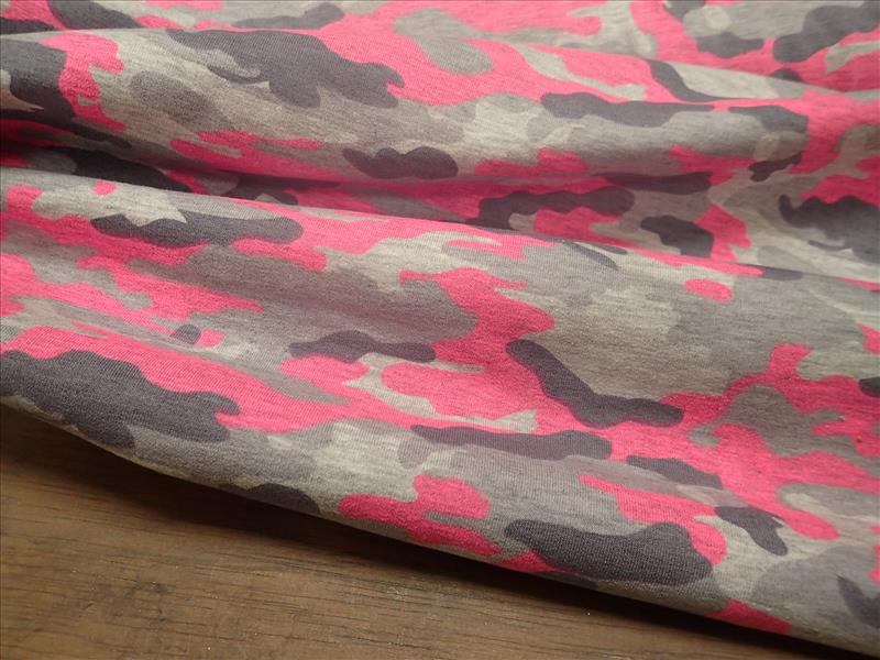 TEPLÁKOVINA - RŮŽOVOŠEDÝ MASKÁČ