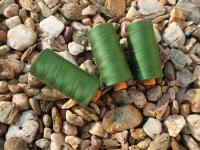 nit - TMAVĚ ZLENÁ - AMANN - BELFIL S - 100% polyesterová - VYSOCEPEVNOSTNÍ - 1000 m